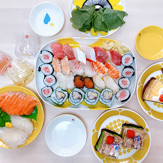 My Desk,イエローカラー,スンヌンタイ,食器,北欧食器,イッタラ ティーマ,ケスティト,ウニッコ,マリメッコ,好きな器のある暮らし sunabaの部屋