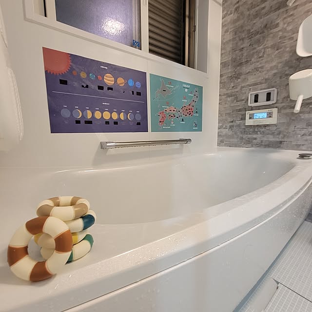 Bathroom,お風呂グッズ,お風呂タイム,ホワイトインテリア,TOTOお風呂,お風呂ポスター,スリーコインズ,スリコ購入品,お風呂インテリア,お風呂スマホ,スマホケース,防水ケース,タワー tower,マグネット収納,ほっからり床,風呂桶,風呂椅子,お風呂で音楽,防水スピーカー,お風呂スリッパ　収納,吊るす収納,お風呂タイム♡,楽しく暮らす,掃除しやすい家,壁収納,楽しく過ごす,子供のいる暮らし maruの部屋