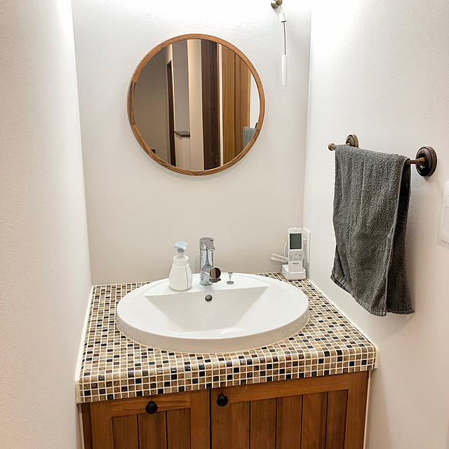 Bathroom,サブ洗面台,丸い鏡,洗面所,ウッドワンの洗面台,かなでもの,WOODONE fujitto2210の部屋