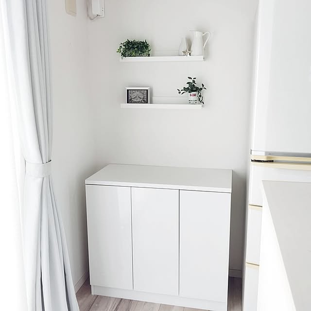My Shelf,IKEA,飾り棚,ディスプレイ,ウォールシェルフ,コンセントカバー,チェスト,モノトーン,ホワイトインテリア,フェイクグリーン,Daiso,MERCURY,シンプルディスプレイ,ディノス,白黒グレー,シンプルが好き,クール,シンプルホワイト,シンプルキッチン,シンプルインテリア,目線,モノトーンインテリア,すっきり暮らす,シンプルな暮らし,余白のある暮らし,ミニマリストに憧れる,ソッケルエールト,何も置きたくない,モッスランダ,MAHULT SSSSSの部屋