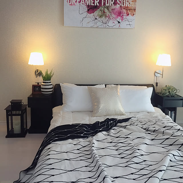 Bedroom,オマジオの花瓶,シンプルモダン,北欧モノトーン,シルバーが好き,ファー,運気の上がる家にしたい,北欧も好き♡,海外インテリアに憧れる,ボーコンセプト,シンプルが好き,IKEA ファー,いいね&コメ&フォロー嬉しいです♪,6畳の寝室 rinrinの部屋