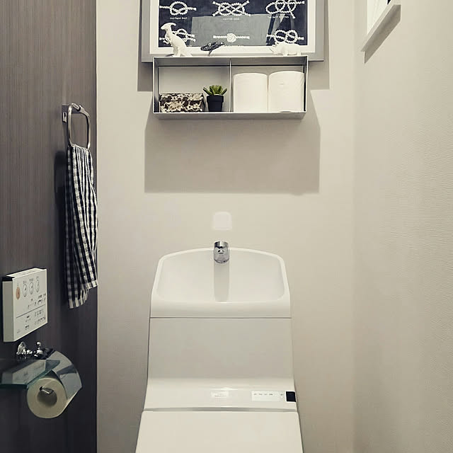 Bathroom,楽天で買ったもの,シンプルインテリア,建売,IKEA,建売住宅,塩系インテリア,インテリア,建売をオシャレにしたい,モノトーン,白黒,ダイソー,Daiso,カワジュン,ガラス棚,ペーパーホルダー,無印良品,無印良品 壁に付けられる家具,狭いトイレ totaryuの部屋