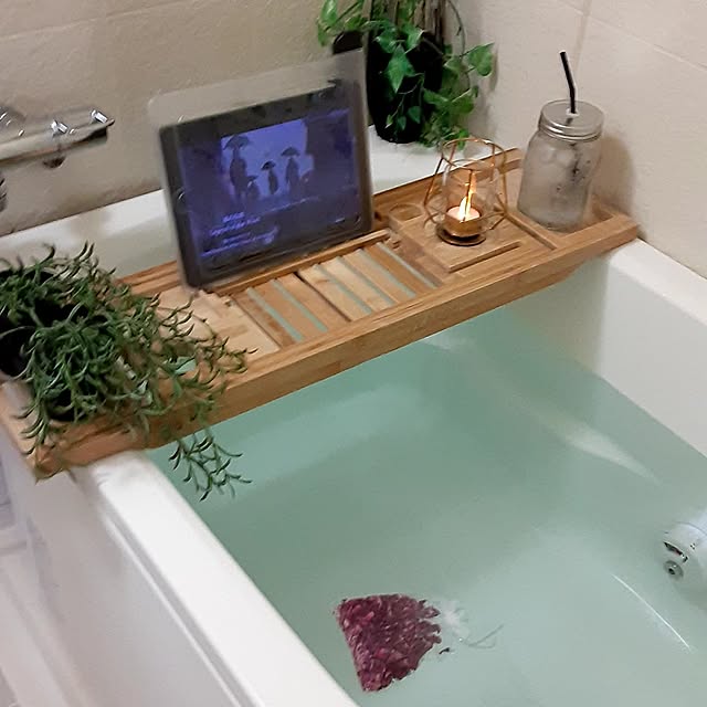 Bathroom,梅雨の楽しみ方,ナチュラル,雑貨,多肉植物,いつもいいねありがとうございます♡,イベントに参加します♡,観葉植物と暮らす,フェイクグリーン♡,アジアン雑貨,バスタブトレー,IKEAライト milkyの部屋
