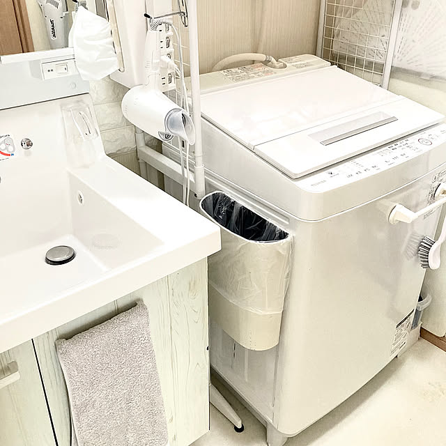 Bathroom,ワイヤーネット,100均,ティッシュホルダー,ホワイト,コップ収納,洗面脱衣所,洗濯機,マグネット,床にものを置かない,ドライヤー収納,洗面台周り,洗面所,ゴミ箱,ダイソー,ナチュラル,建売住宅,こどもと暮らす,セリア,ずぼらに優しい merutoの部屋