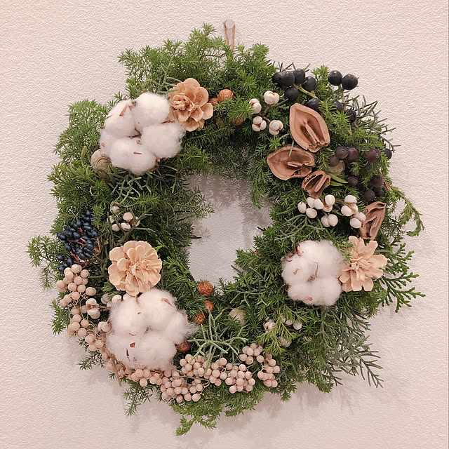 On Walls,ドライフラワーリース,花のある暮らし,ワークショップの作品,ワークショップ,まつぼっくり,コットンフラワー,クリスマスリース手作り,クリスマスリース,冬支度,クリスマス,クリスマスオーナメント,クリスマスツリー,暮らしを楽しむ,丁寧な暮らし,100均,セリア,建売住宅 pipokiの部屋