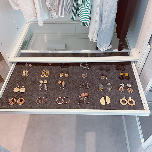 My Shelf,春夏仕様,毛玉取り,アクセサリー見せる収納,アクセサリーディスプレイ,アクセサリー収納,ウォークインクローゼット,クローゼット収納,クローゼット,ディスプレイコーナー,IKEA,モルタル風,グレーインテリア,見える収納,見える化,使いやすく,見える化収納,ミニマリズム,捨て活,フロアシート,ミニマルに暮らしたい,必要最低限,mag掲載ありがとうございます,mag掲載 cocoの部屋