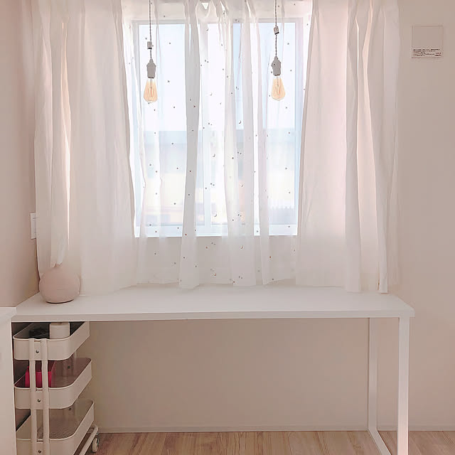 ニトリインテリア,デコホーム,プレシャスホワイト,寝室カウンター,韓国風インテリア,寝室デスク,カフェ風,北欧モダン,IKEAワゴン,ニトリカーテン,造作カウンター,チェスナット,白壁,ニトリデコホーム,My Desk macaronの部屋