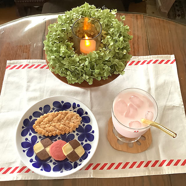 My Desk,椅子,ダイニングテーブル,ケーキスタンド,キャンドルホルダー,キャンドル,イッタラレンピグラス２個入り,木製コースター,リース 手作り,リース,アナベルドライ,アナベル,ハンドメイド,ライティングビューロー,ランチョンマット,癒しセット,花,グリーン,庭,オブジェ,ディスプレイ,花瓶,癒し,夏,ドライフラワー,フラワーベース,いいね&フォローありがとうございます♡,RoomClipショッピング,紫陽花 taeの部屋