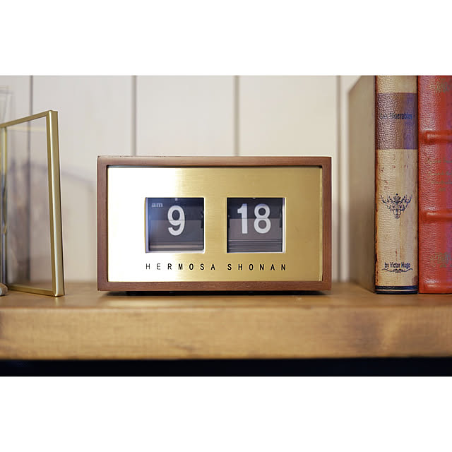 My Shelf,RoomClipショッピング,ウェルカムクーポン,中古住宅,リビングインテリア,築50年以上,ゴールドインテリア,レトロ好き,北欧ヴィンテージ,リノベーション,板貼りの壁,棚の上,レトロ雑貨,時計のある風景,真鍮 konstnarの部屋