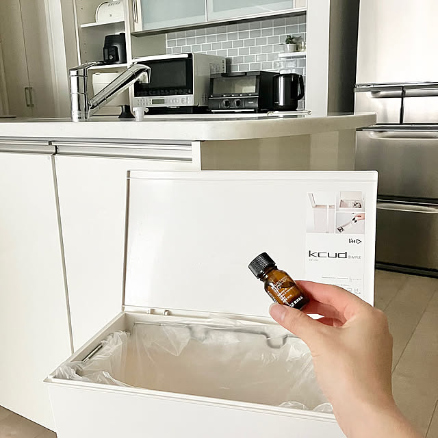 Kitchen,ゴミ箱のニオイ,消臭エッセンシャルオイル,無印良品　エッセンシャルオイル,無印良品,夏の暮らし準備,ホワイトインテリア,北欧インテリア,グレーインテリア,ホワイト×グレー yu-yuukiの部屋