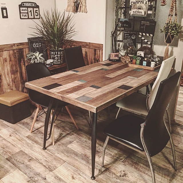 My Desk,クッションフロア,salut!,スクラップウッド風,天板DIY,ダイニングテーブルdiy,ダイニングテーブル,壁紙屋本舗,カフェ風,男前,100均,セリア,ニトリ,団地,賃貸,DIY,団地リノベーション,イームズチェア,ARALE WORKS,IG→norimakiarale327 norimakiaraleの部屋