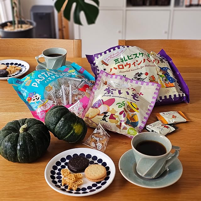 My Desk,おやつ時間,ハロウィン2025,カルディハロウィンお菓子,漢字間違えた>* ))))><,投入　→　豆乳 makoの部屋