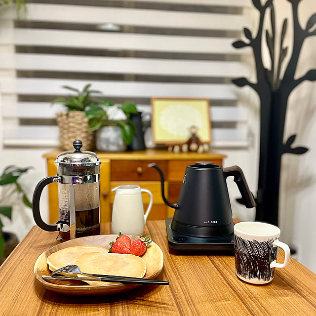 My Desk,ロールスクリーン,フィロデンドロン,ACTUS ミルクピッチャー,バーズワーズシルクスクリーン,カイボイスンモンキー,コーヒータイム,パンケーキ,マリメッコ　マグカップ,モダンデコ,アンドデコ,ケトル,いいね！コメント！うれしいです♥,マンション暮らし,観葉植物のある暮らし,RoomClipの出逢いに感謝♡,ポダム　フレンチプレス manchanの部屋