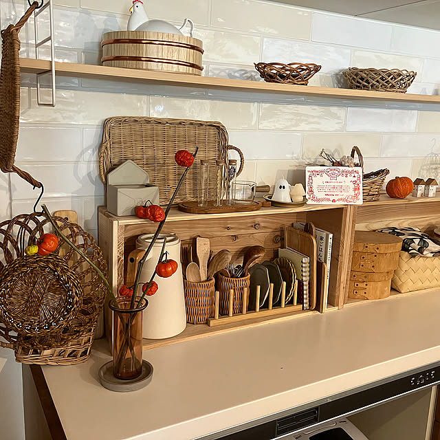 Kitchen,ハロウィンインテリア,受賞ありがとうございます♡,タイルキッチン,カントリー,平屋暮らし,ナチュラル素材,無垢の家,無垢の床,雑貨好き,カゴが好き♡,木の温もりが好き nihiの部屋