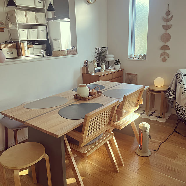Overview,ラタンチェア,ダイニング,テーブル,ダイニングテーブル,狭小住宅,無垢材,シンプルが好き,建売住宅,男の子ママ,こどものいる暮らし,都内の小さな一戸建て,モニター投稿,モニター当選ありがとうございます,コンクリ調,韓国インテリア,建売住宅でも快適生活,KAGUCOCO myurin.comの部屋