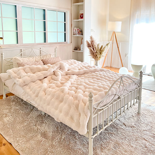 Bedroom,パンパスグラス,冬の模様替え,ホワイトインテリア,北欧インテリア,海外インテリア,木の家,ホワイト&ウッド,kartell,Vitra,ドライフラワーのある暮らし mamyuの部屋