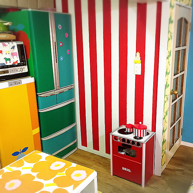 キッチン収納,冷凍庫,冷蔵庫,marimekko ファブリック,BRIO キッチン,フライングタイガー,カラフル,カラフルインテリア,カラフルな壁,壁紙,ペンキ塗り,こどもと暮らすインテリア,Kitchen,こどものいる暮らし riraの部屋