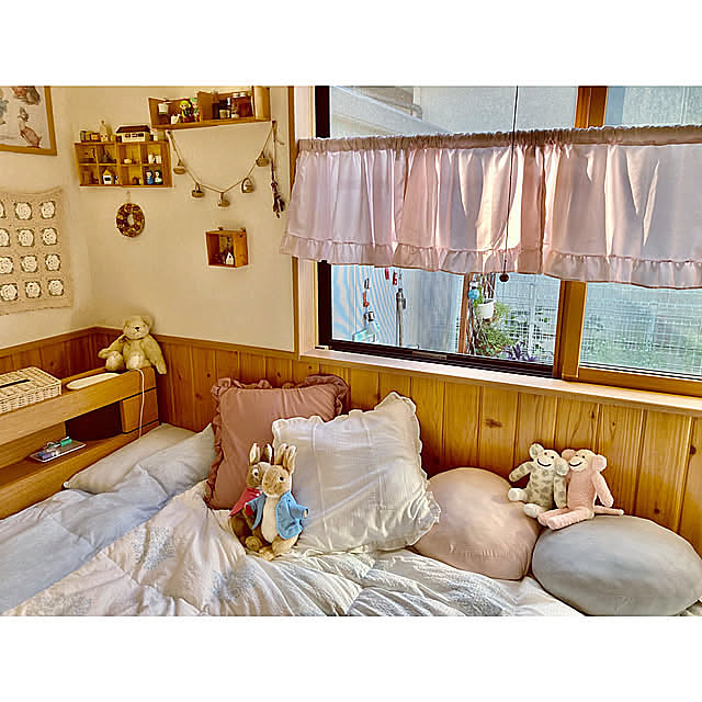 Bedroom,RCの出会いに感謝♡,見てくれてありがとう♡,夏の模様替え,見た目涼しく,夏,ダブルベッド独り占め,Myベッドルーム,チーム乙女♡,reeちゃんの編み編み♡,ハンドメイド,くすみカラー,ぬいぐるみ,パステルカラー,セリアカフェカーテン,shabbyちゃんからのピーターラビット,ダイソー冷感もちもちクッション,ニトリNクール肌布団,淡色インテリア,4枚投稿 CoCo0617の部屋