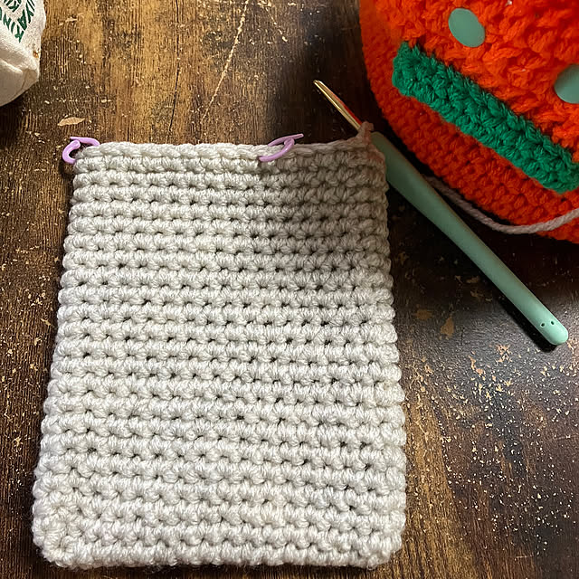 My Desk,ダイソー,ハンドメイド,編み物,毛糸,手作り,ポーチ,セリア,手芸,冬,かぎ針編み,ワンタッチホック,リサイクルショップの毛糸,海外の毛糸,ときめく毛糸,モンスターモチーフシリーズ,派手派手毛糸,メランジトリコライトグレー,巾着ビッグ,ダイソー毛糸 manduonmaの部屋