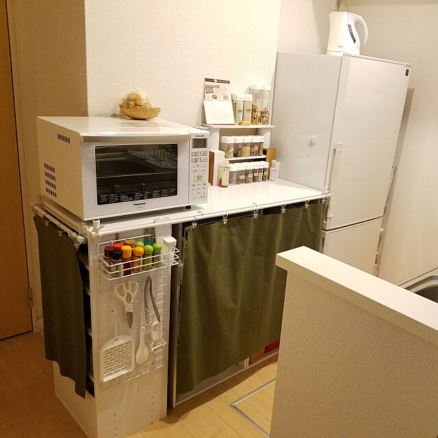 My Shelf,カラーボックス,白化したい,キッチンカウンター,作業台,レンジ台,カーテンで目隠し,突っ張り棒,つっぱり棒,ワイヤーネット,スパイス,手作り,DIY？,プチ模様替え,キッチンツール,吊り下げ収納 yubakoの部屋