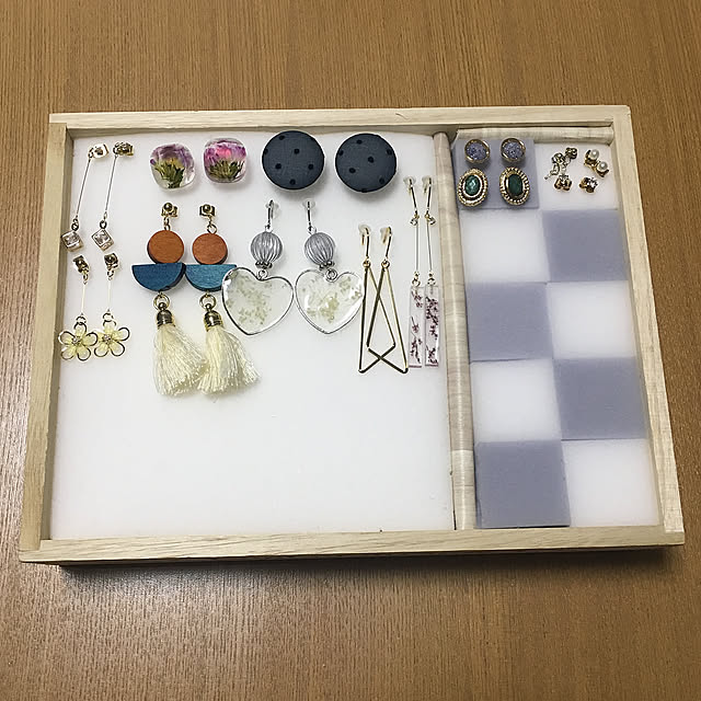 My Shelf,ピアスディスプレイ,ピアス収納,ピアスホルダー,ナチュラルが好き,セリア,100均,雑貨,ナチュラル,リメイクシート naosanの部屋