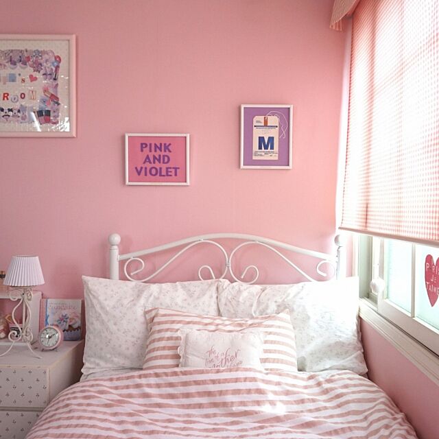 Bedroom,ダルトン,フライングタイガー,モノグラム,レイチェルアシュウェル,アイアンベッド,ピンクの壁紙,手作りフレーム,ピンクインテリア,H&M HOME rimixの部屋
