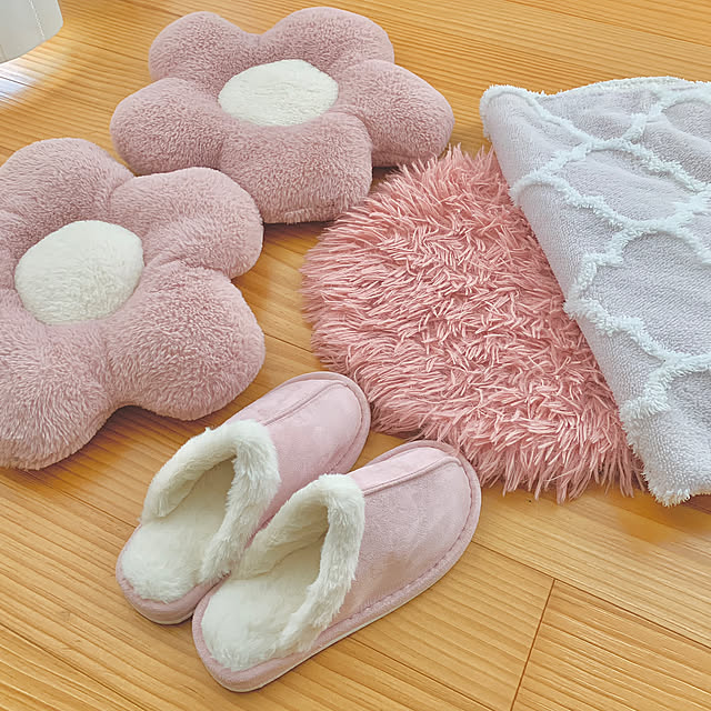 Lounge,ピンクの魔法,ピンク×ホワイト,冷え性さんに,ふかふか,あったかい♡,Nウォーム,ニトリのスリッパ,ニトリ,ルームシューズ,見てくださってありがとうございます♡,素敵な一日を♪,寒いけど頑張りましょう♪,ブランケット,おうち時間を楽しむ,プチプラ,冬支度,冬,冬を奏でよう♡ koko_hikaの部屋
