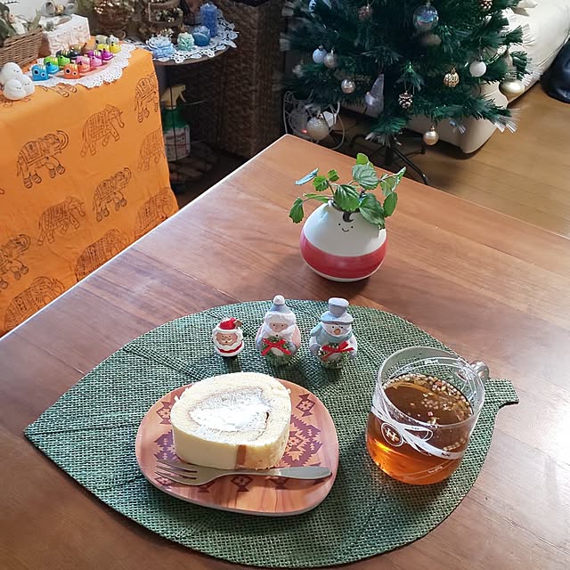 My Desk,ティータイム,癒し,サンタクロース,雪だるま,ロールケーキ,ひとり時間,CoCo0617ちゃんありがとう,4枚投稿です,HAPPYBERRY,葉っぱ手渡し便,フランケン雪だるま,果実の紅茶,大阪・京都旅行のお土産,樹ノ音工房,起き上がり小法師の一輪挿し,一輪挿し,クリスマス yumiyumiの部屋