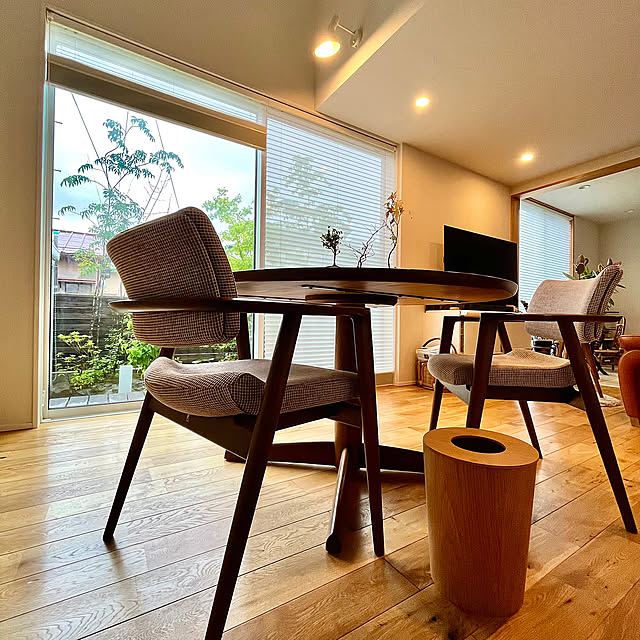 木製ゴミ箱,無垢床ナラ材,無垢床オーク,無垢床,オーク無垢床,ナラ無垢床,珪藻土と無垢の床,珪藻土壁,珪藻土の壁,丸テーブル,丸テーブルダイニング,丸テーブルのある暮らし,円卓ダイニング,円卓 ダイニング,立ち上がりたくない椅子,吹き抜けダイニング,吹き抜けのある暮らし,吹き抜けのある家,吹き抜け,吹き抜け ダイニング,飛騨産業 ダイニングテーブル,飛騨産業,無印良品,ゴミ箱,My Desk tamabaka1971の部屋