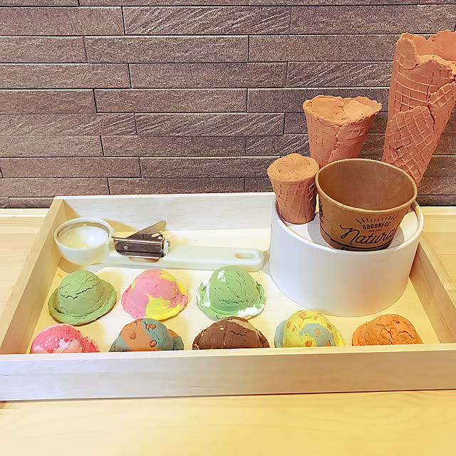 紙粘土スイーツ,紙粘土アイスクリーム,アイスクリーム屋さんごっこ,手作りアイスクリーム屋,おみせやさんごっこスペース,おみせやさんごっこ,Lounge Kayoの部屋