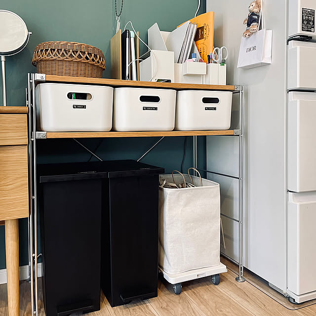 アクセントクロス,ファイルボックス,かご収納,フェリシモ,無印良品　やわらかポリエチレンケース,平台車,ポリエステル麻　ソフトボックス,ステンレスユニットシェルフ,無印良品,ケユカ ゴミ箱,KEYUCA,ケユカ,ゴミ箱,バスケット,グリーンの壁,バスケット収納,アクセントクロス　グリーン,シンプルインテリア,Kitchen kurinokiの部屋