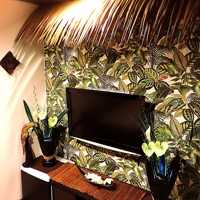 Bedroom,ニッパルーフ,アクセントクロス,アジアンテイスト,ホテルライク,バリリゾート,リゾート風,アジアンリゾート,アジアン雑貨,バリ,リゾートホテル,南国リゾート風,壁紙屋本舗,バリ雑貨,バリ風,輸入壁紙,ボタニカル,椰子のプランター,壁掛けテレビ,フラワーアレンジメント,ダイソーのフェイクグリーン,ダイソー,ベッドルーム yukikoの部屋