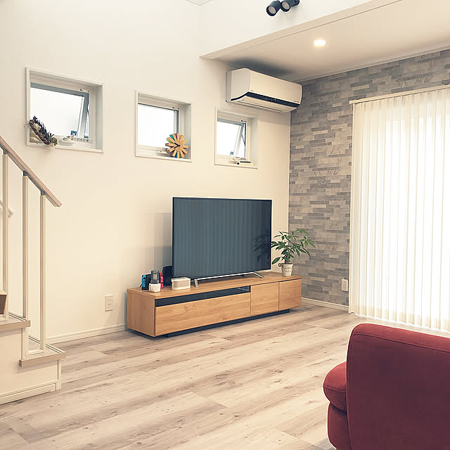 ブルエシエル,雨の日,パキラ,Switch,55インチTV,TVボード,モノトーン消臭元,香水調の上質な香り,消臭元パルファム,香りのある暮らし,インテリアに馴染む,Lounge ninの部屋