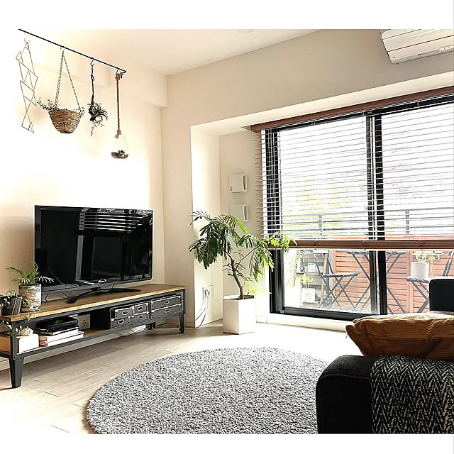 グリーンのある暮らし,エバーフレッシュ,円形ラグ,テレビボード,タチカワブラインド,テーマのあるお部屋作り,マンション,Lounge,信楽焼,作家もの kiki__husの部屋