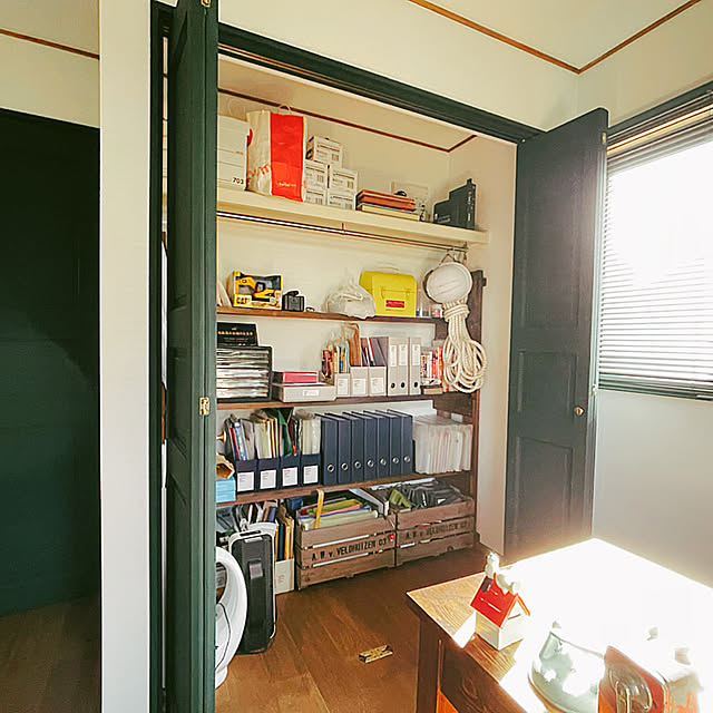ファイルボックス,ダイソー,デルフォニックス,本棚DIY,棚 DIY,クローゼットの中,クローゼット収納,書類整理,BinO,My Shelf,仕事部屋,書斎,緑のドア,ルーター隠し,いいね&フォローありがとうございます☆,保存して頂きありがとうございます snoopyの部屋