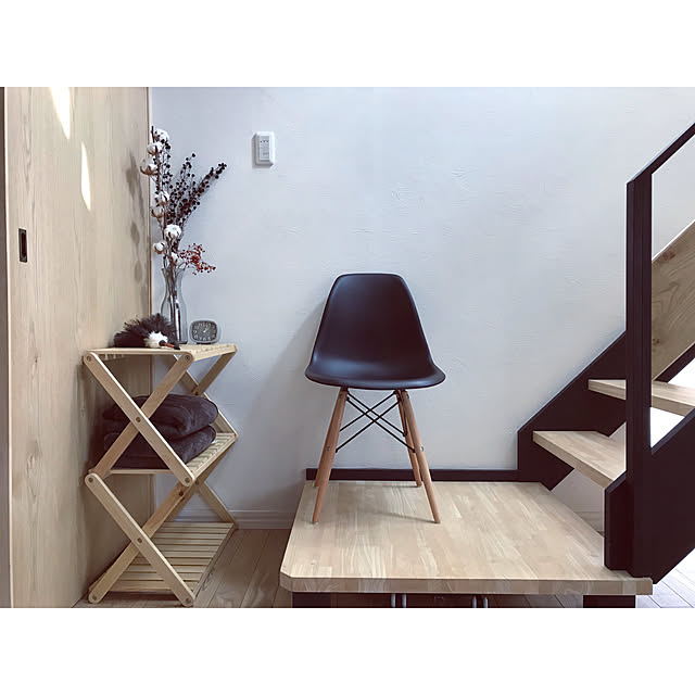 On Walls,いつもいいねやコメありがとうございます,ブログも書いてます(*^^*),珪藻土壁,RC広島支部,赤ちゃんのいる暮らし,ドライフラワーのある暮らし,造作家具フルオーダーの家,MEN's natural＊,インスタ→ogatomo.home,簡単に折りたためるラック,ベルメゾン,ベルメゾンの折りたためるラック,ストリップ階段,ドライフラワー,ダイソー 0gat0m0の部屋