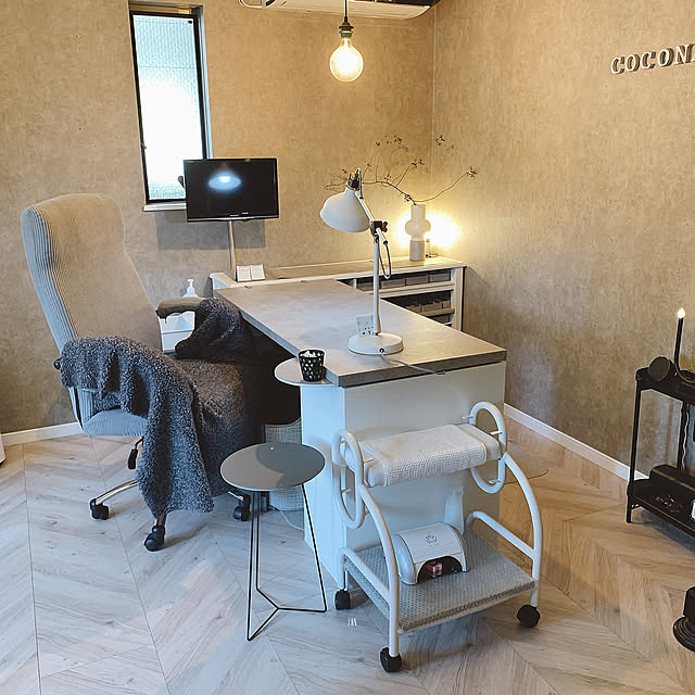 My Desk,モノトーンインテリア,グレーの壁,デスクライト,デスク周り,ネイルグッズ 収納,ネイル部屋,コンソールテーブル,捨て活,IKEA,断捨離中,モルタル風,グレーインテリア,使いやすく,ミニマリズム,アレクサ,浮かす収納,見える収納,見える化,見える化収納,mag掲載ありがとうございます cocoの部屋