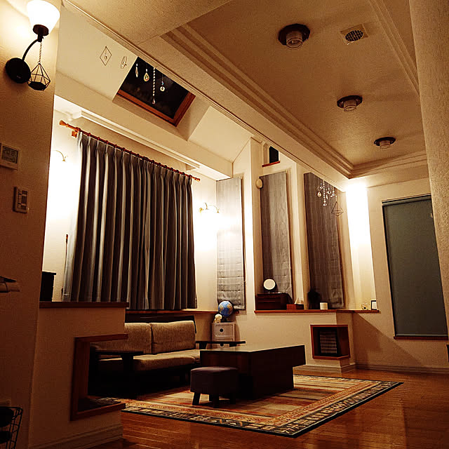 Lounge,100均,サンキャッチャーでキラキラ☆彡.。,サンキャッチャーの光,サンキャッチャー,北欧好き,こどもと暮らす。,間接照明✨,間接照明のある暮らし,夜のリビング,夜の風景,夜の1枚,夜のリラックスタイム,いつもいいねありがとうございます♡,リビングインテリア ryokamapuの部屋