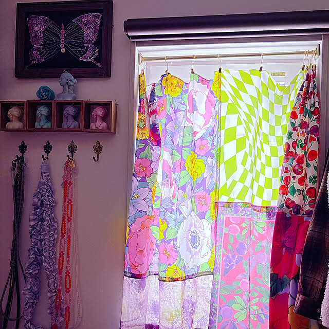 Bedroom,カフェカーテン手作り,カフェカーテン,ノットラップ,お気に入りアイテム,キャンドル,木製,雑貨,DIY,蝶々,LUSH eyes.homeの部屋