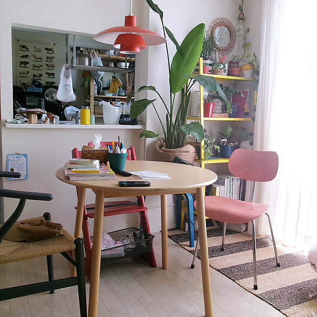丸テーブル,yチェア,carl hansen & sons,CH24,LouisPoulsen,観葉植物,照明,IKEA,北欧,Overview,アクタス,カラフルな部屋,カラフルインテリア 98tanioの部屋