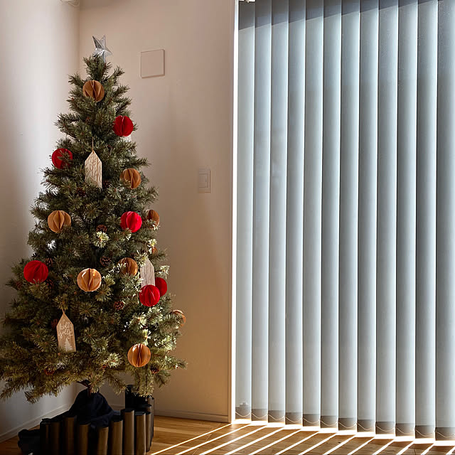 バーチカルブラインド,オーナメント,手作り,クリスマスツリー,ハニカムボール,シンプルインテリア,アルザスツリー,マットクリスマスツリー,無垢の床,オークの床,Lounge HAMUSUKEの部屋