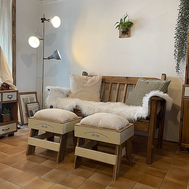 Lounge,オットマンスツール,フットスツール,ナチュラル,アンティーク,ハンドメイド,DIY,カフェ風,ナチュラルインテリア,団地インテリア,団地暮らし,快適な暮らし,Instagramやってます,端材 DIY .BlueSkyOverTheCloudの部屋