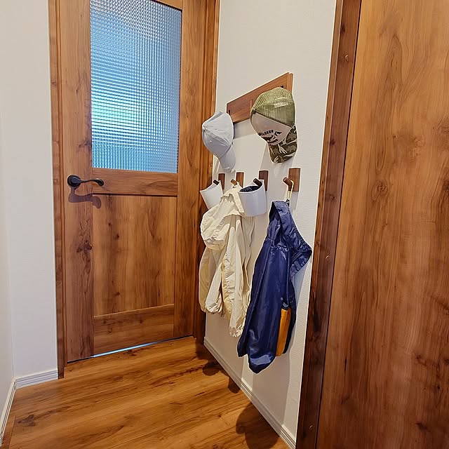 Entrance,子どもと暮らす,こどものいる暮らし,壁に付けられる家具,フック,コート掛け,コートフック,コート置き場,身支度コーナー,身支度スペース haniwaの部屋