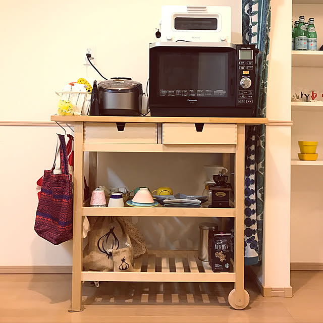 Kitchen,コーヒー大好き♡,コーヒーミル,バルミューダ トースター,オニオン&ガーリック,DULTON,ニコちゃんマグカップ,賃貸,テラスハウス賃貸,IKEA,星のお皿,ダイソー,山善電気グリル鍋モニター応募 yuuco.tの部屋