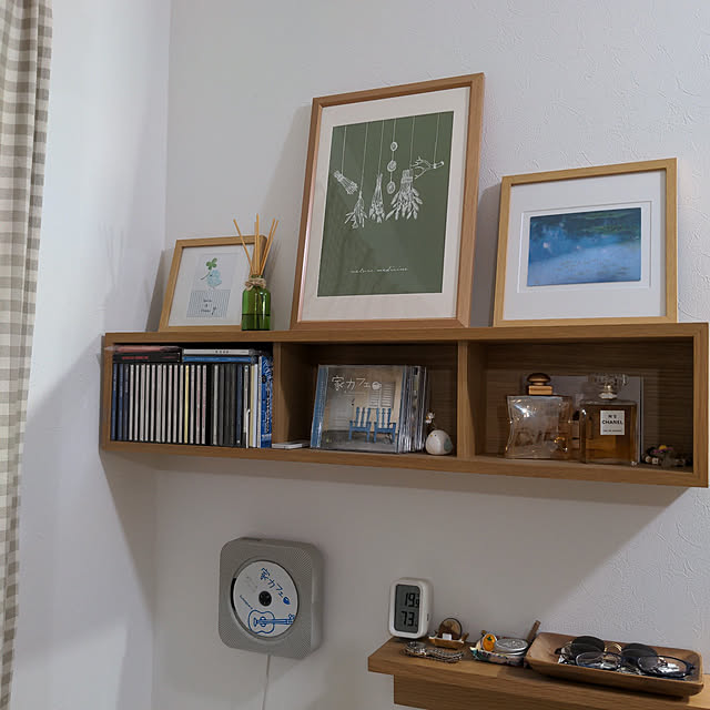 My Shelf,ナチュラルインテリア,シンプルライフ,シンプルインテリア,旗竿地,16畳LDK,無印良品,無印良品 壁に付けられる家具,無印良品 壁掛けCD,CD収納,無印　温度湿度計,額縁,ポストカードディスプレイ,ポスター,minne,A4サイズポスター fumiの部屋