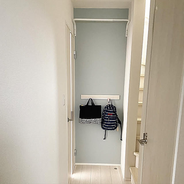 片付けやすい,IKEA,ホワイトインテリア,壁紙屋本舗,ブルーグレーの壁紙,Entrance ROMAの部屋