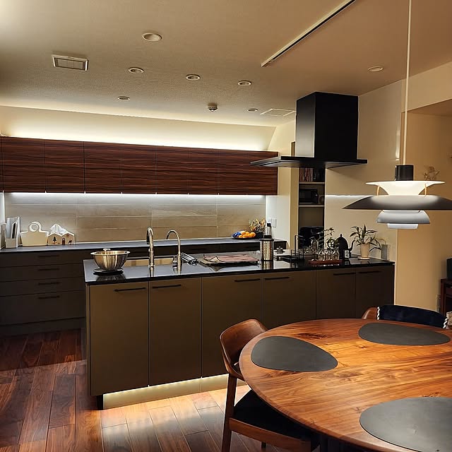 Kitchen,冬の模様替え,時短,スマートホーム,HOMETACTのある暮らし,スマート照明,間接照明,間接照明初心者,Philips Hue,Philips Hueライトリボンプラス,Philips hueのある暮らし,philips Heu ライトバー,ルイスポールセンPH5,ホームタクト,LIXILリフォームショップ 75の部屋