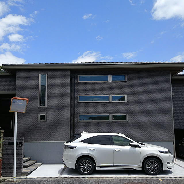 Entrance,ミサワホーム,ミサワホーム蔵のある家,注文住宅,新築一戸建て,新築マイホーム,タイル,外壁,外壁タイル,マイホーム記録,スタイリッシュ,スタイリッシュモダン,シンプルモダン,平屋,蔵のある家,シンプルライフ,シンプルホーム,モノトーンインテリア,シンプルインテリア,モノトーン,シンプルな暮らし,すっきり暮らす,持たない暮らし,insta▷mimy.mimy.mimy mimyの部屋