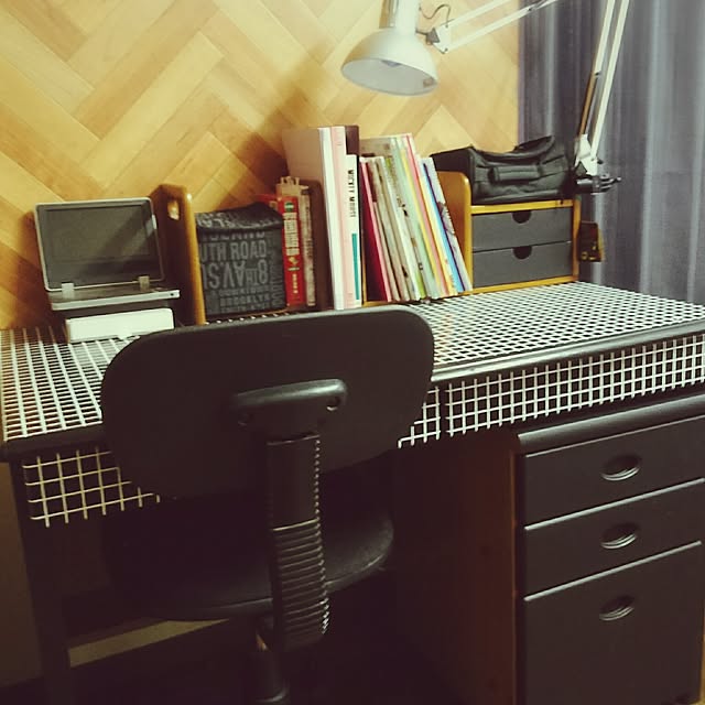 My Desk,途中経過,勉強部屋,どうにかしたい場所,こどもと暮らす,リメイクシート,セリア,古い家,古民家,ヘリンボーン,DIY,黒板塗料,壁紙屋本舗 AS-homeの部屋