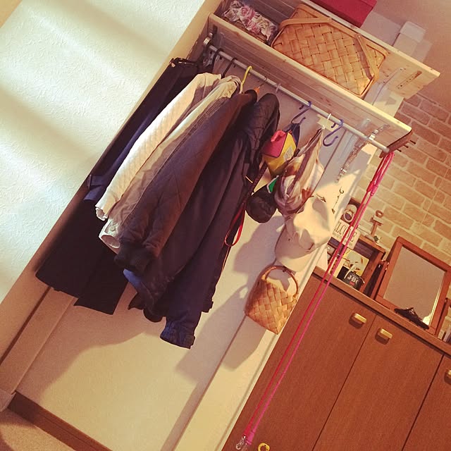 Entrance,ハンガーラック,ディアウォール棚,ディアウォール,DIY,いぬと暮らす,犬との暮らし,セリア,リメイクシート,IKEA北海道進出を願う,コートハンガー,2×4,保存210件超え！ありがとうございます noricyokoの部屋